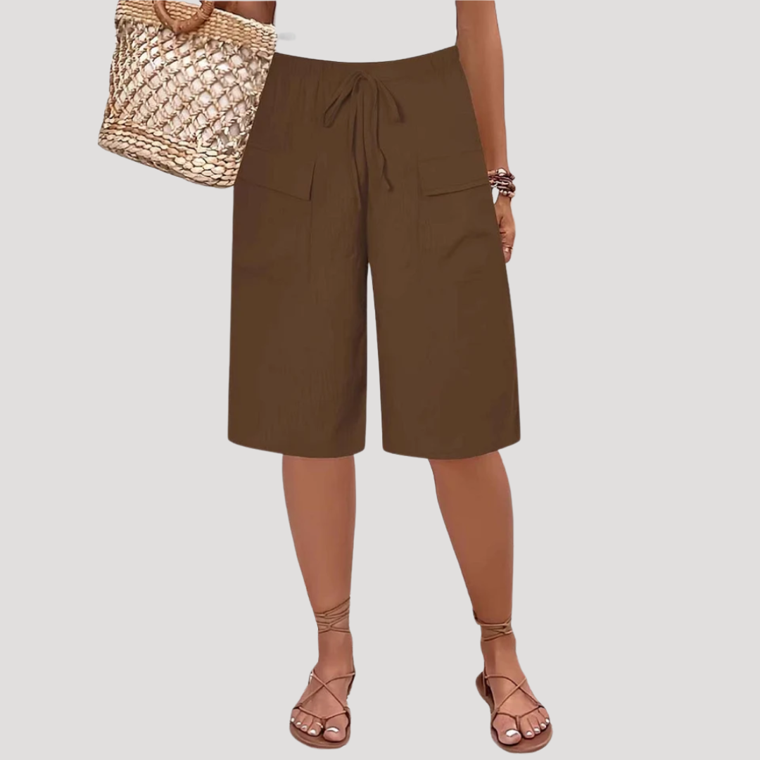 Bermuda femme, coupe longue et ample, taille élastique pour un confort optimal, poches pratiques pour l'été casual.