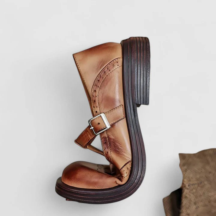 Mary Jane artisanales en cuir pour femmes, avec bride emblématique. Chaussures classiques et décontractées.