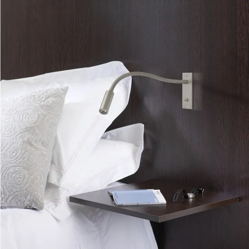 Lampe murale LED design en métal pour chambre, lecture au chevet, éclairage intérieur flexible.
