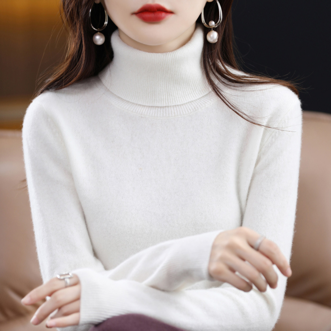 Pull col roulé femme moderne, élégant et chaud, idéal pour une mode féminine d'hiver actuelle.