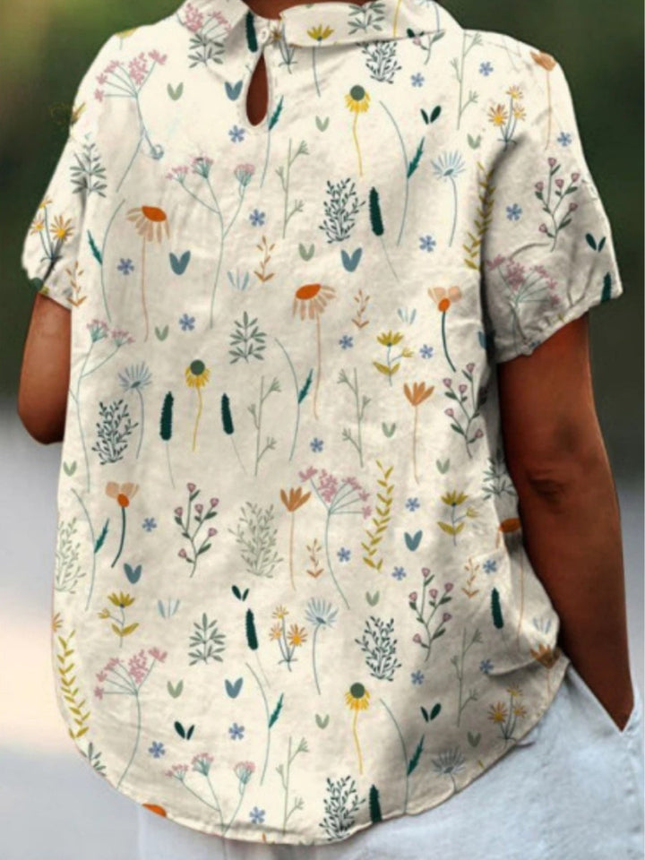 Blouse décontractée chic femme avec motif floral estival, parfaite pour un look tendance et confortable au quotidien.