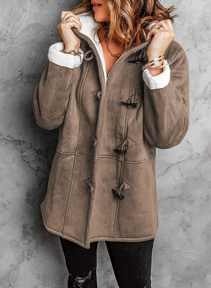 Manteau femme Vianne, style élégant et chaleur douillette. Idéal pour l'hiver, avec brandebourgs et capuche.