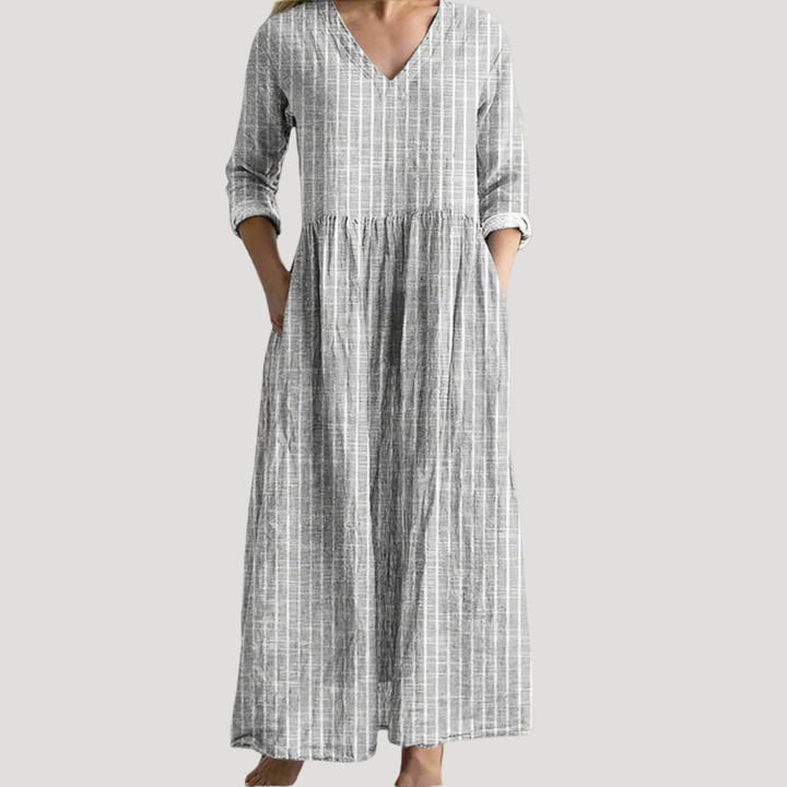 Robe femme rayée fluide, longue et confortable, avec un design élégant et des poches pratiques.