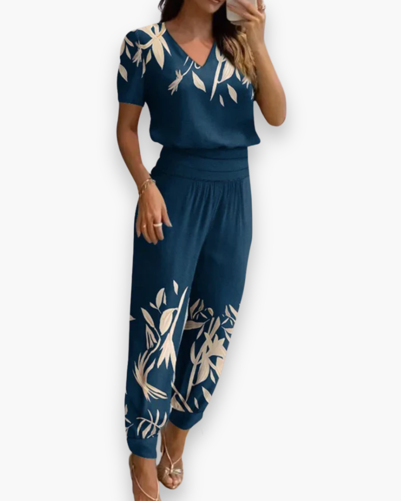 Combinaison femme élégante et moderne, silhouette ajustée, parfaite pour le bureau ou une sortie stylée.