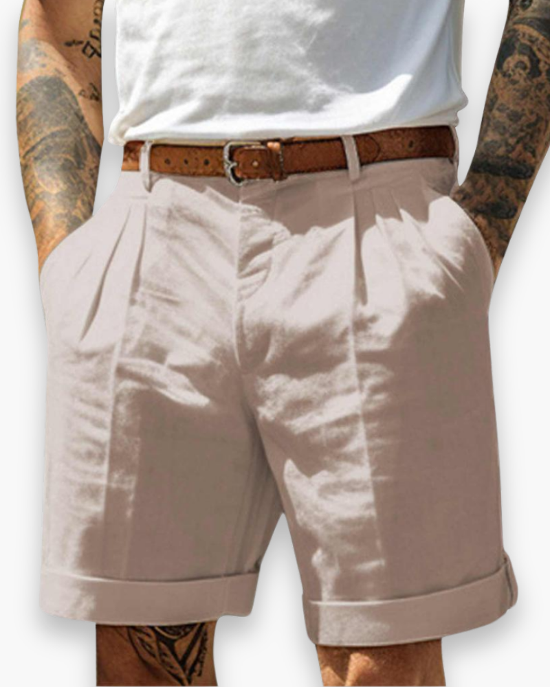 Short classique homme coupe droite, vêtement élégant et décontracté idéal pour un été stylé et confortable.