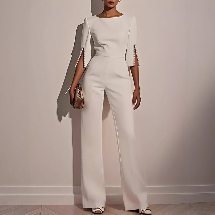 Combinaison femme noire élégante, manches évasées. Idéale pour soirée chic, cérémonie ou fête. Fluide et moderne.