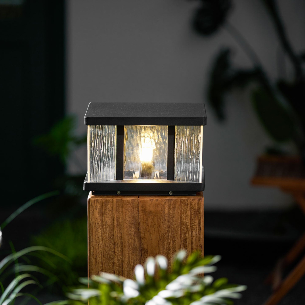 Luminaire de pilier LED moderne, éclairage extérieur étanche pour allée et sécurité.