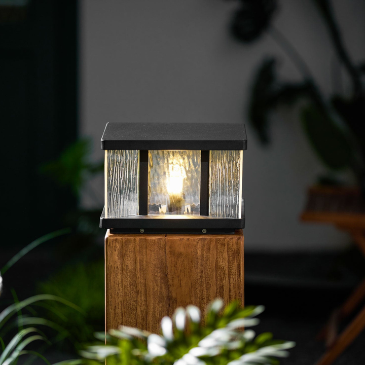 Luminaire de pilier LED moderne, éclairage extérieur étanche pour allée et sécurité.