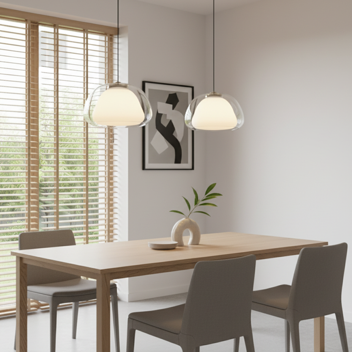 Suspension design dôme ajustable, verre moderne, éclairage polyvalent cuisine/îlot.