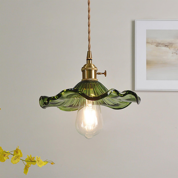 Luminaire suspendu LED style floral, lumière douce idéale pour chambre.