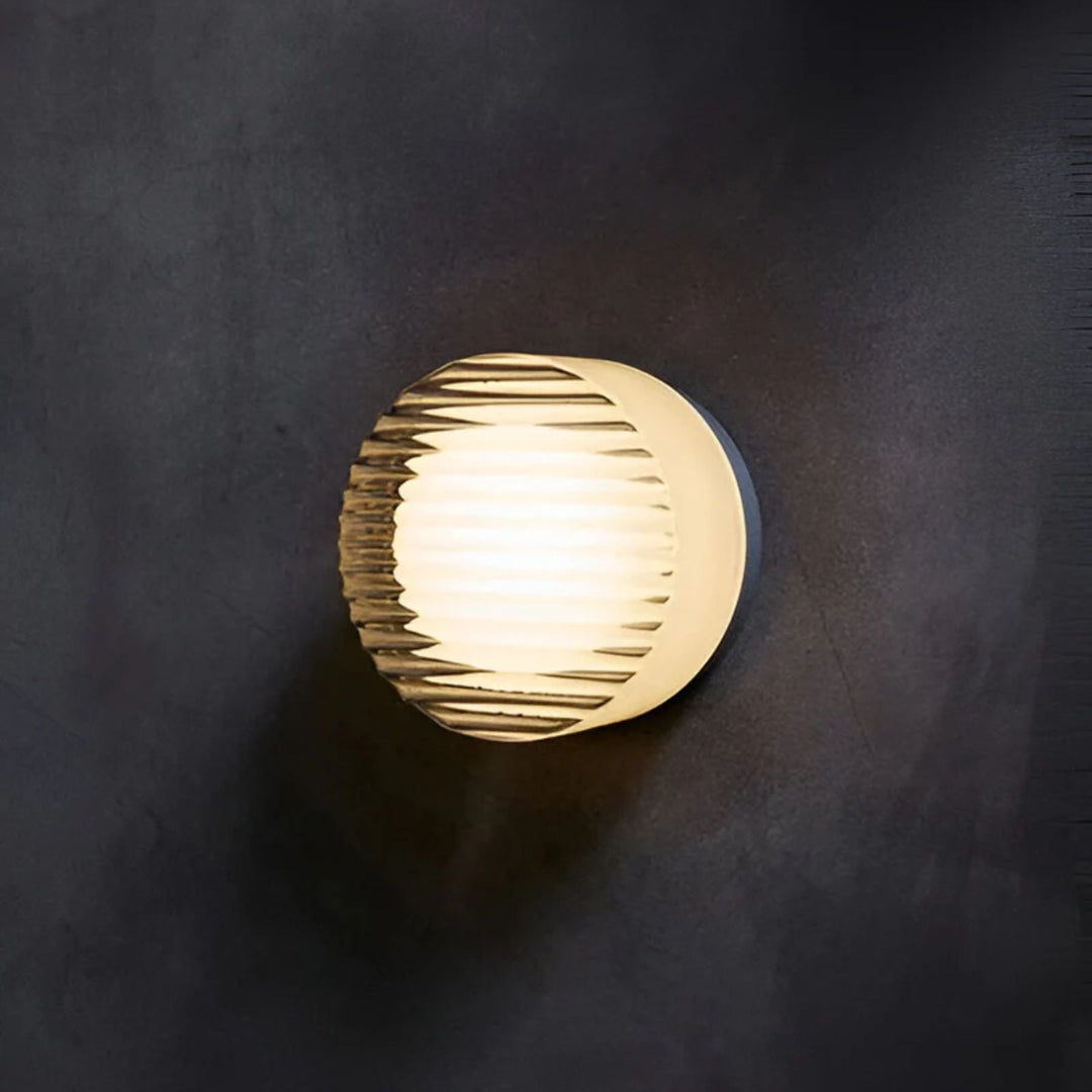 Lampe murale LED d'escalier, forme ronde, lumière chaude pour une ambiance intérieure moderne.