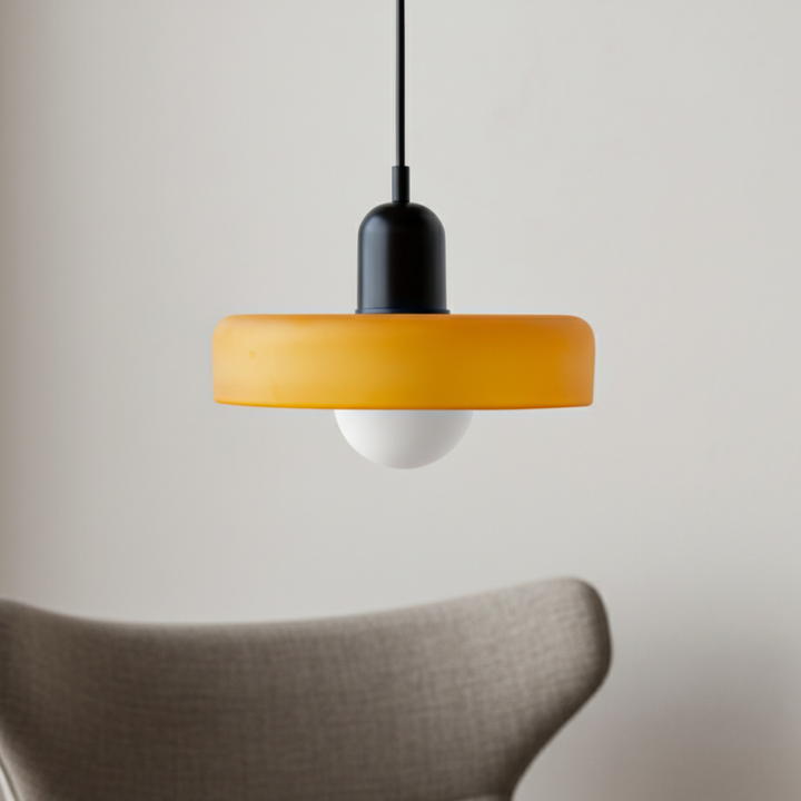 Lampe suspendue moderne nordique, inspiration Bauhaus pour cuisine stylée et pratique.