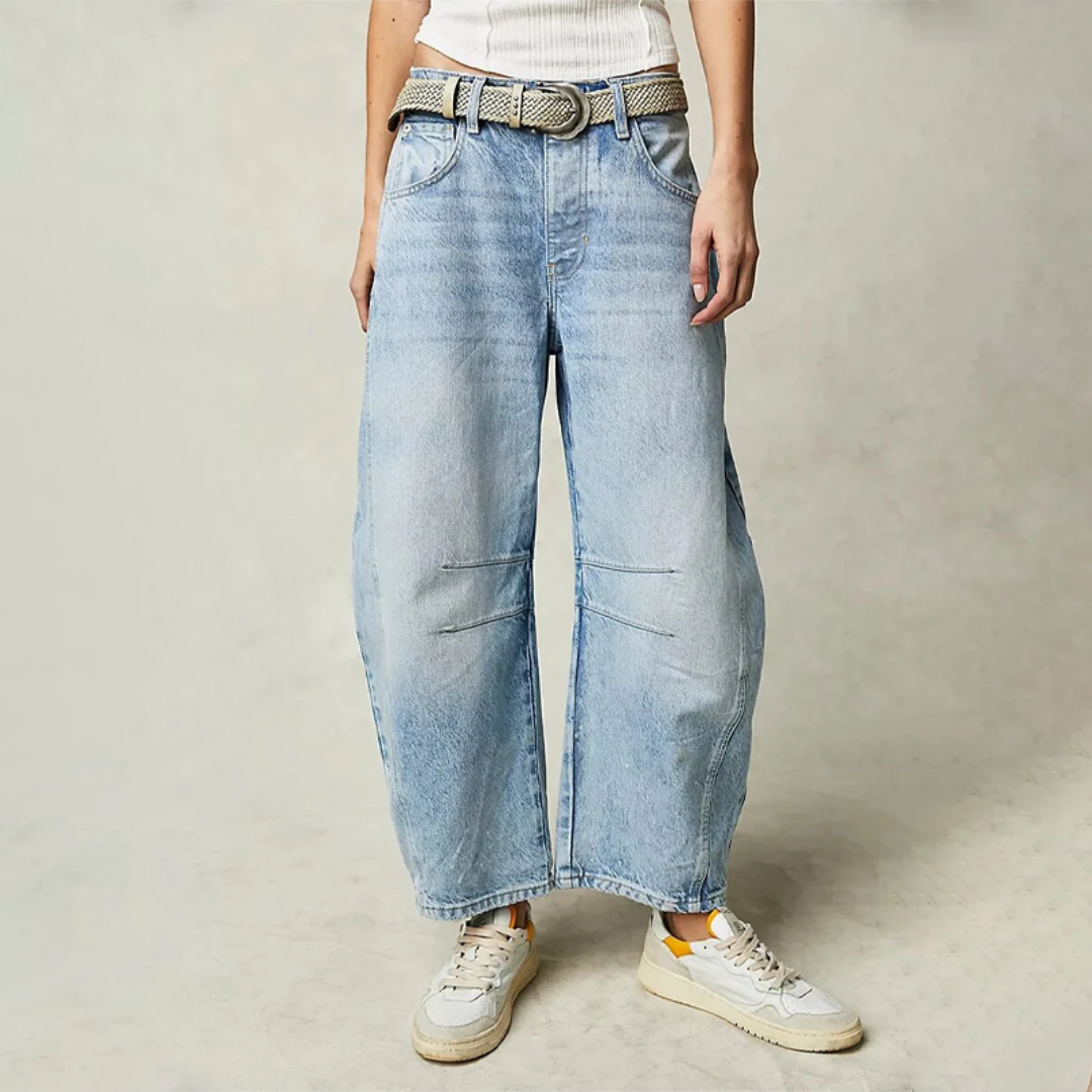 Jeans noirs larges et confortables pour femmes, avec une taille haute. Parfait pour une allure élégante et décontractée.