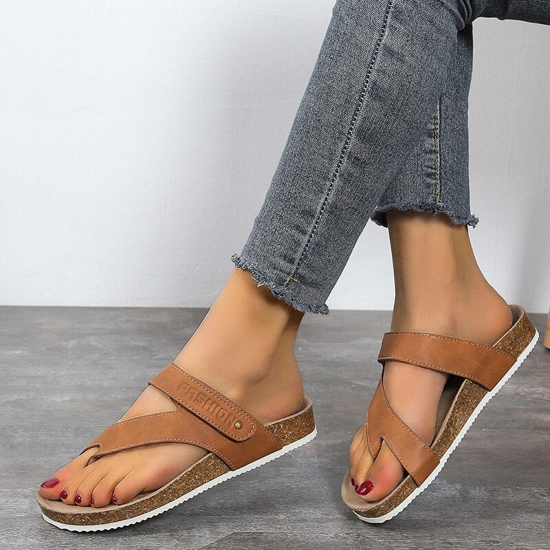 Élégantes sandales plates Ysavelle pour femmes, style bague d'orteil estival, idéales pour le confort des pieds.