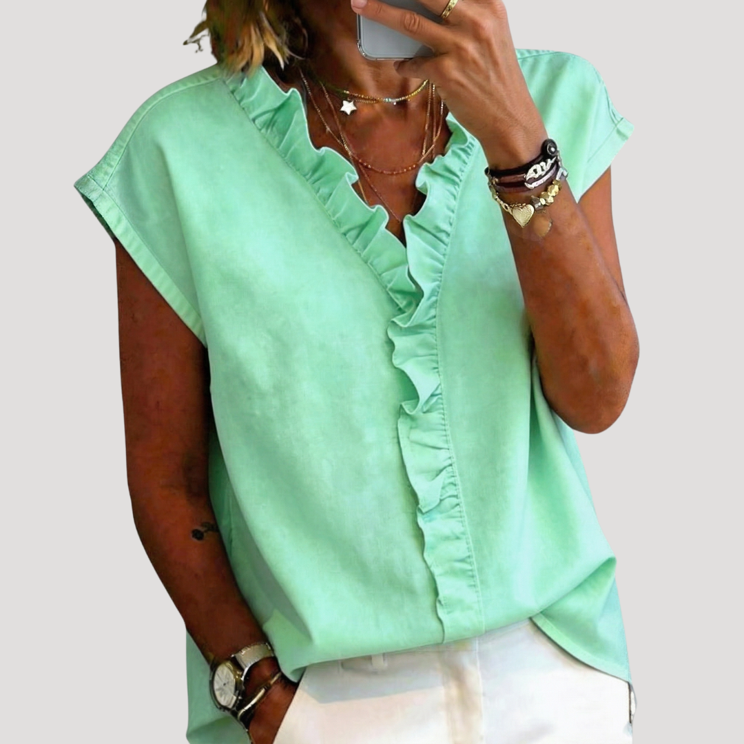 Blouse femme tendance à volants, manches courtes, style polyvalent pour un confort chic au quotidien.