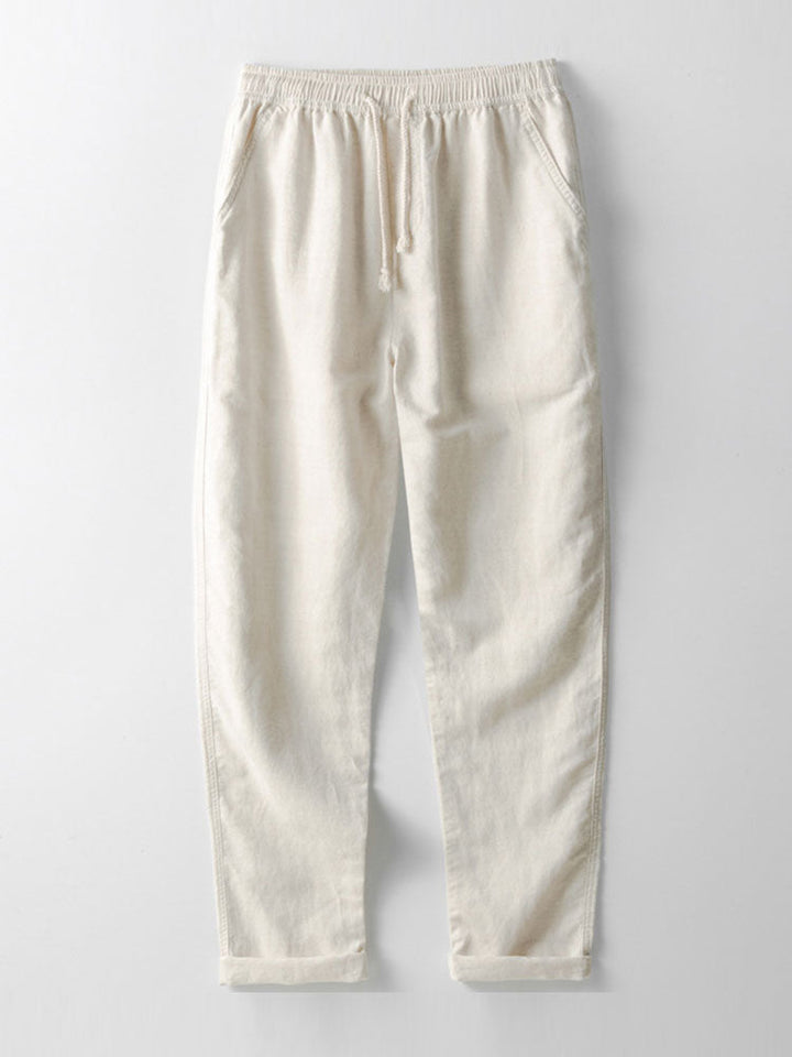 Tenue homme en lin respirant pour l'été. Ensemble chemise manches courtes et pantalon décontracté.