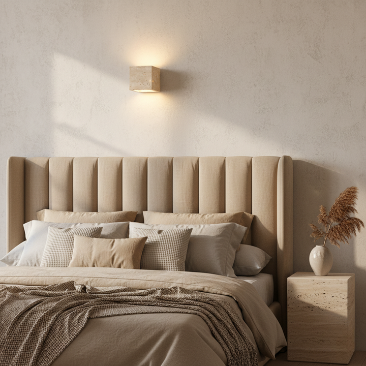 Lumière murale LED minimaliste, idéale pour décorer les façades ou les couloirs intérieurs.