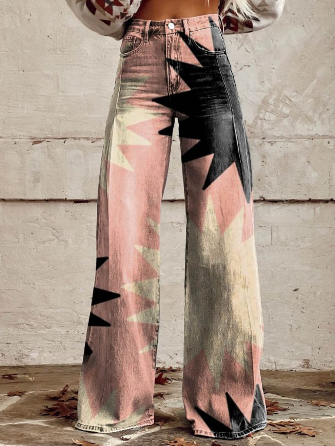 Pantalon large floral rose pour femme. Élégant et confortable, idéal pour les tenues mode printemps-été.