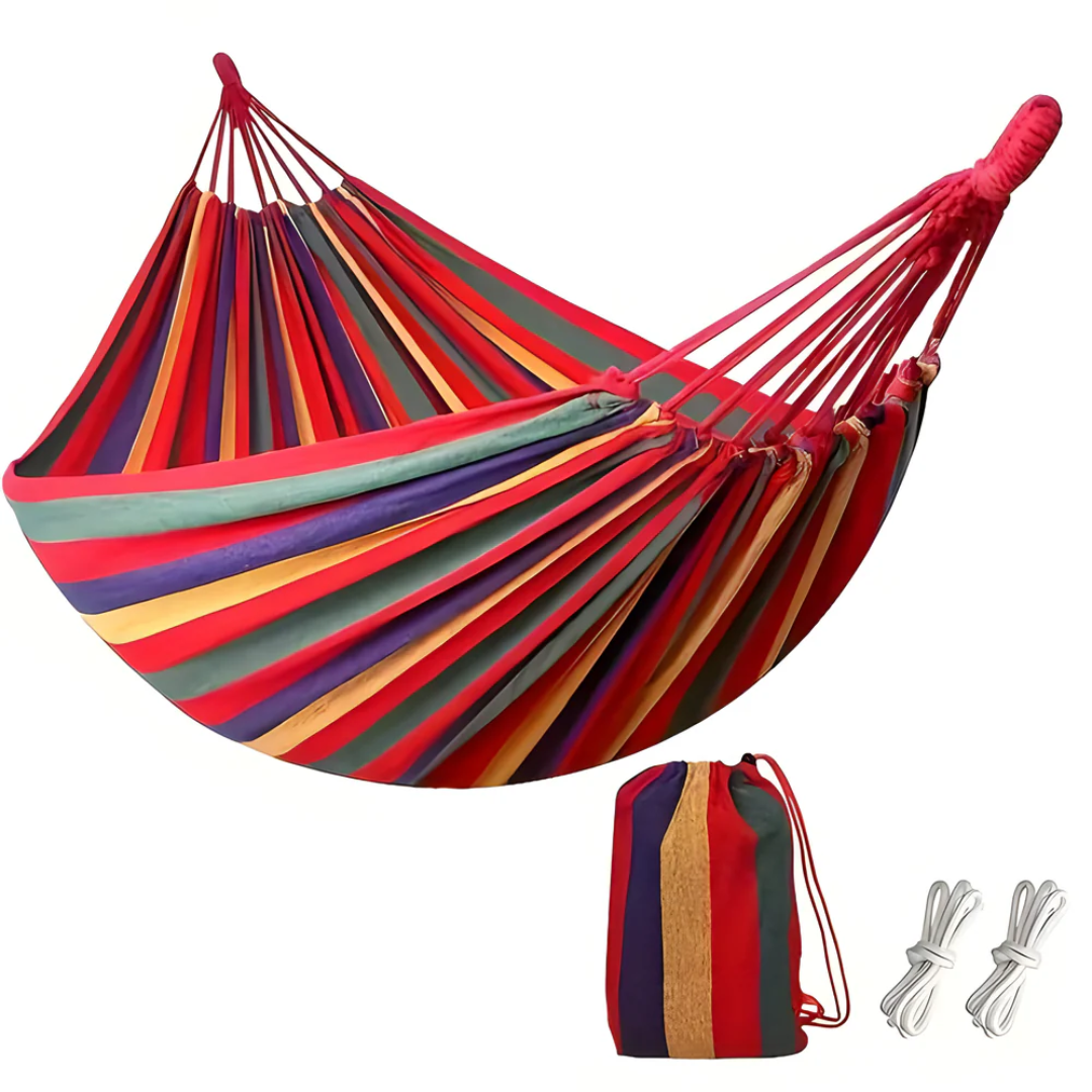Hamac en tissu rayé coloré pour jardin, un accessoire confortable pour vos espaces extérieurs d'été.