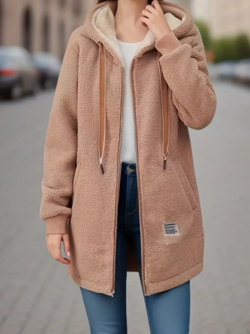 Sweat à capuche femme Perla doux et chaud, idéal pour l'hiver décontracté. Style mode confortable et polyvalent.