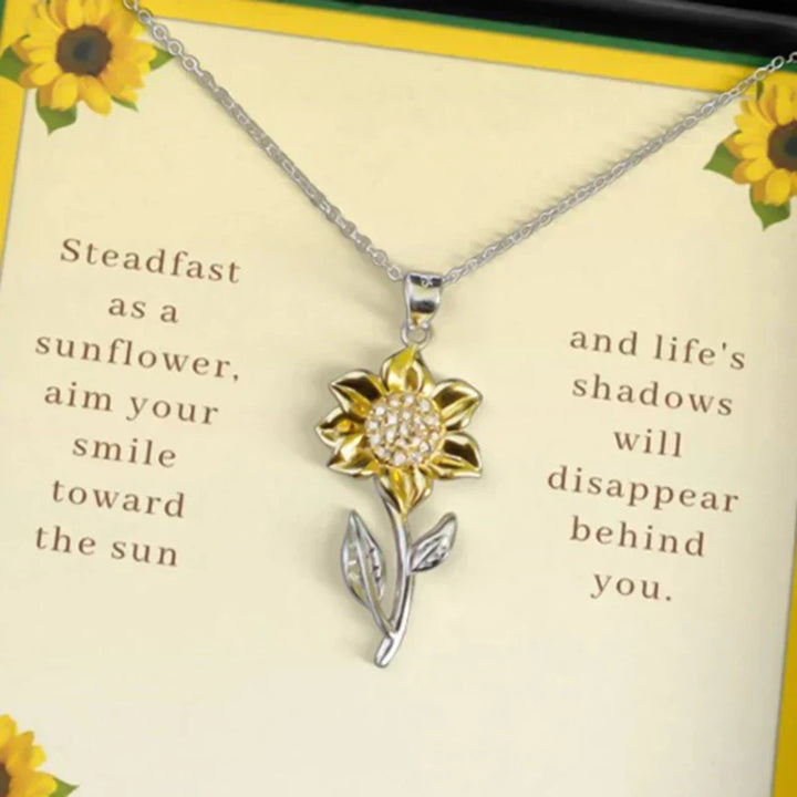 Collier doré pour femme, pendentif tournesol éclatant. Design élégant avec détails cristal.