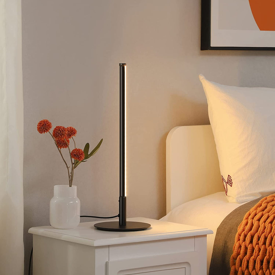 Lampe de table LED tactile élégante, 3 couleurs, variateur d'intensité, design moderne pour éclairage intérieur.