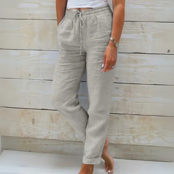Pantalon décontracté femme, parfait pour l'été. Style fluide et confortable, idéal pour les journées chaudes.