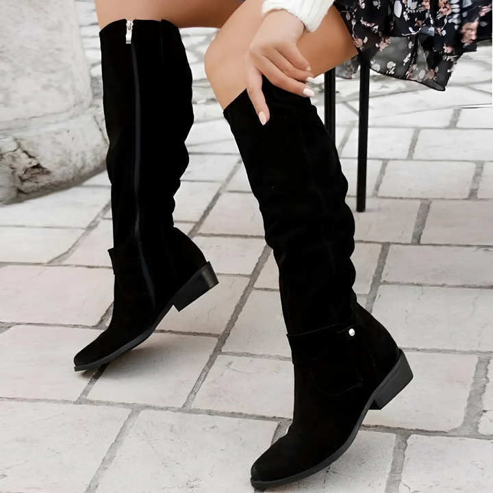 Mode femme : Bottes classiques, confort optimal, tige large, parfaites pour un style hivernal élégant.