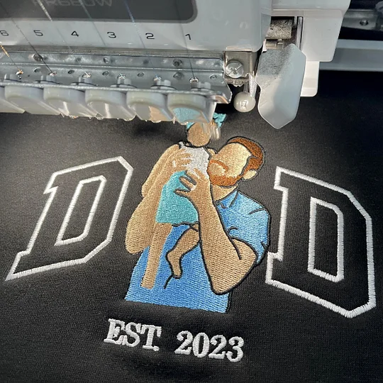 Pull personnalisé homme avec broderie de haute qualité, créez un vêtement unique et significatif.