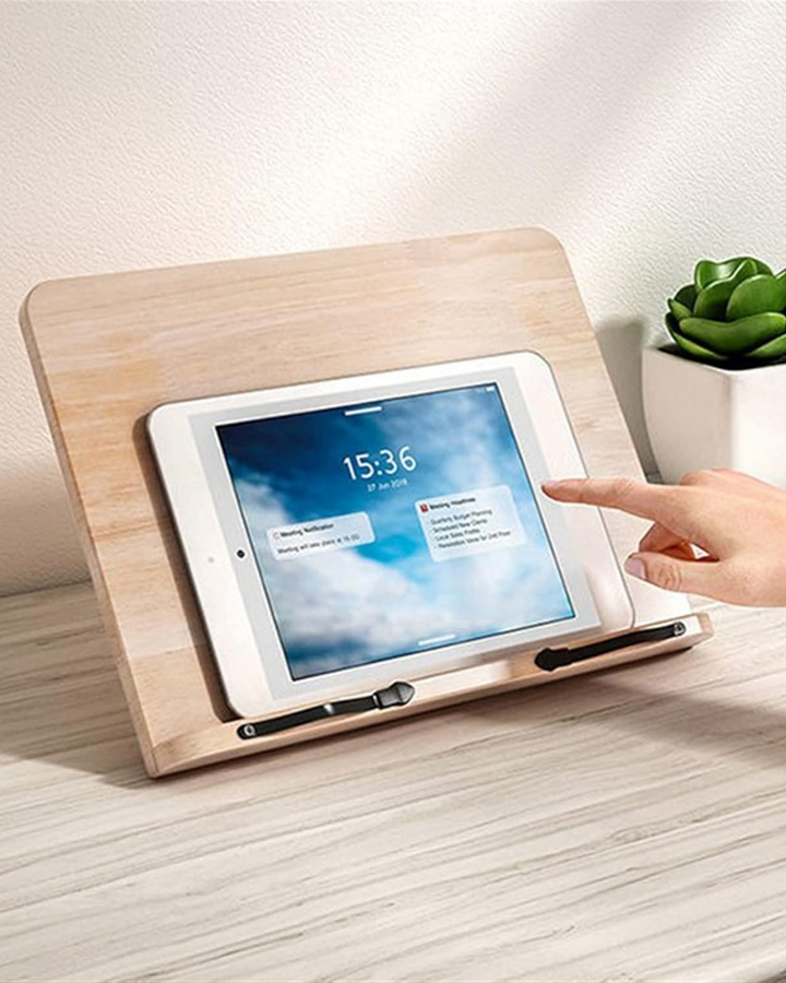 Support livre bois réglable, ergonomique pour lecture confortable, idéal cuisine et bureau.