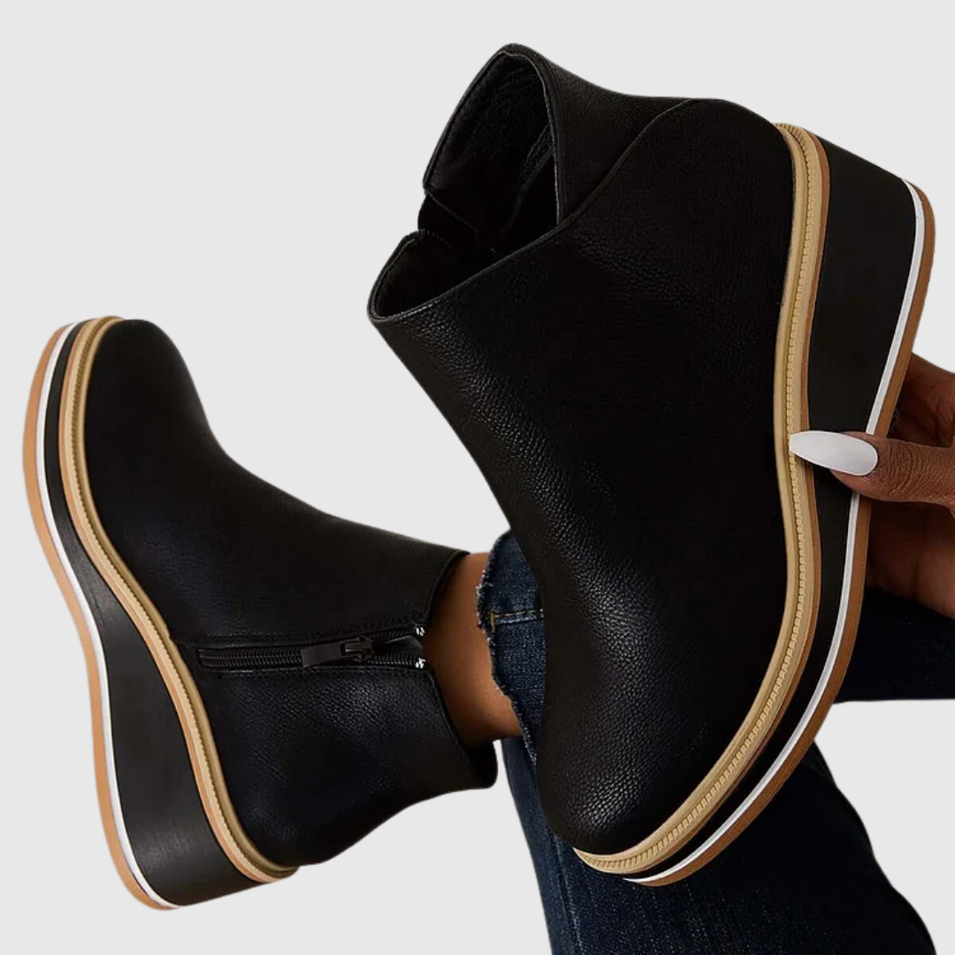 Bottes hautes femme marron. Élégantes et confortables pour la mode hivernale urbaine avec une silhouette élancée.