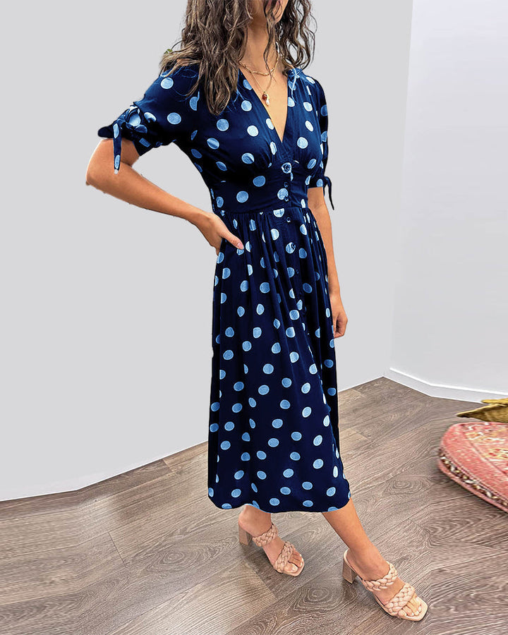 Robe midi fluide femme, motif pois tendance, pour un style chic et décontracté cet été.