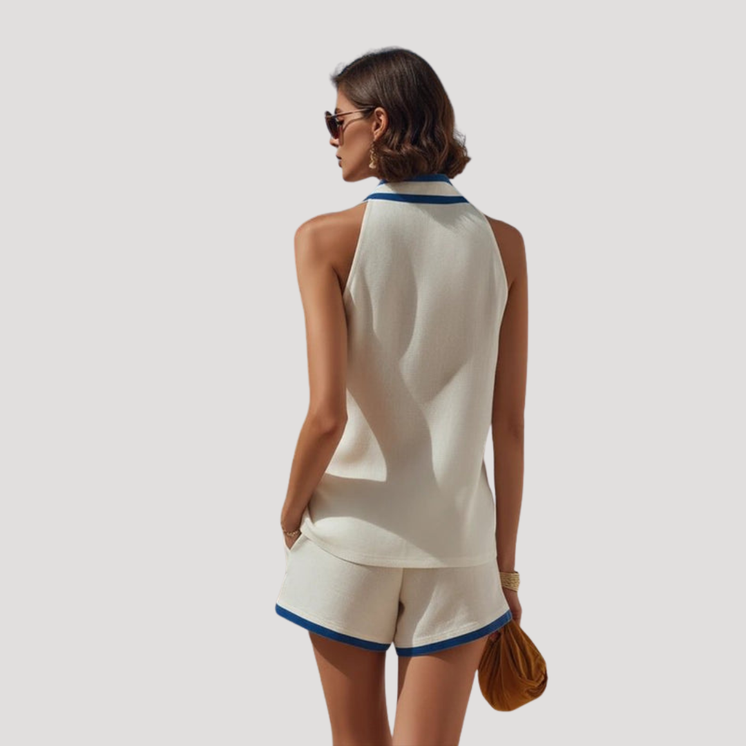 Ensemble femme chic et tendance pour les vacances d'été: short et haut sans manches élégant.