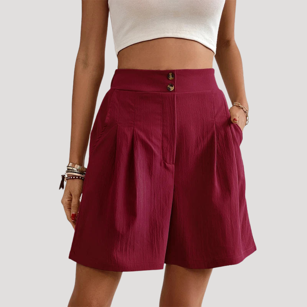 Vêtement femme: short plissé taille haute confortable, un essentiel moderne pour l'été.