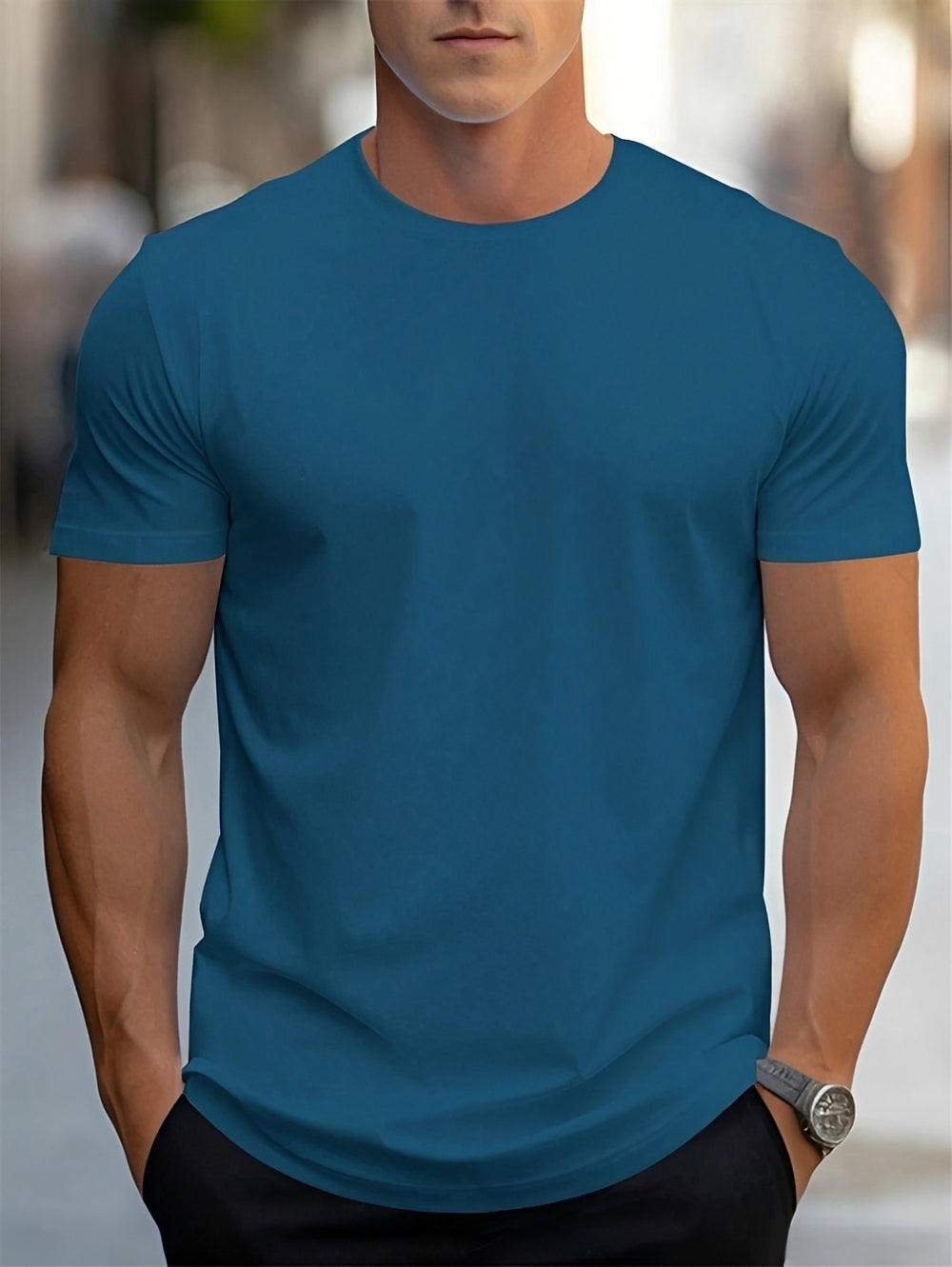 T-shirt casual homme, tissu doux et respirant pour confort essentiel toute la journée. Idéal vêtement quotidien.