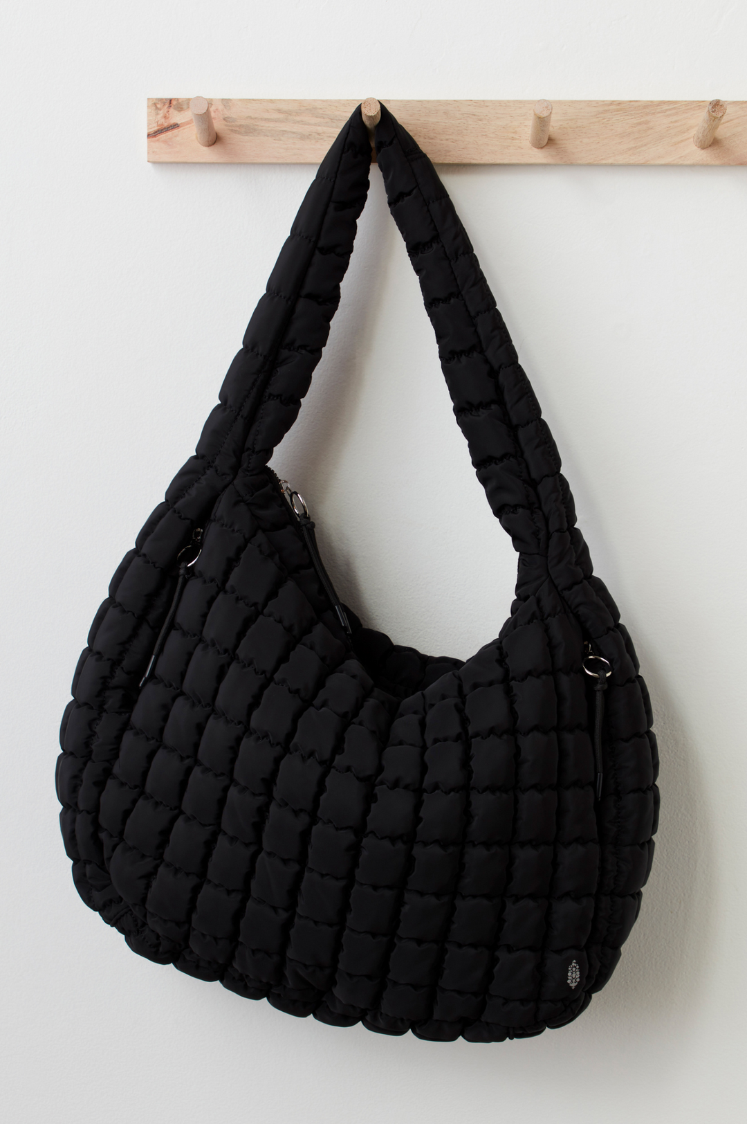Sac VelvetZip matelassé rouge, chic et déperlant. Un accessoire mode avec organisation pour femme.