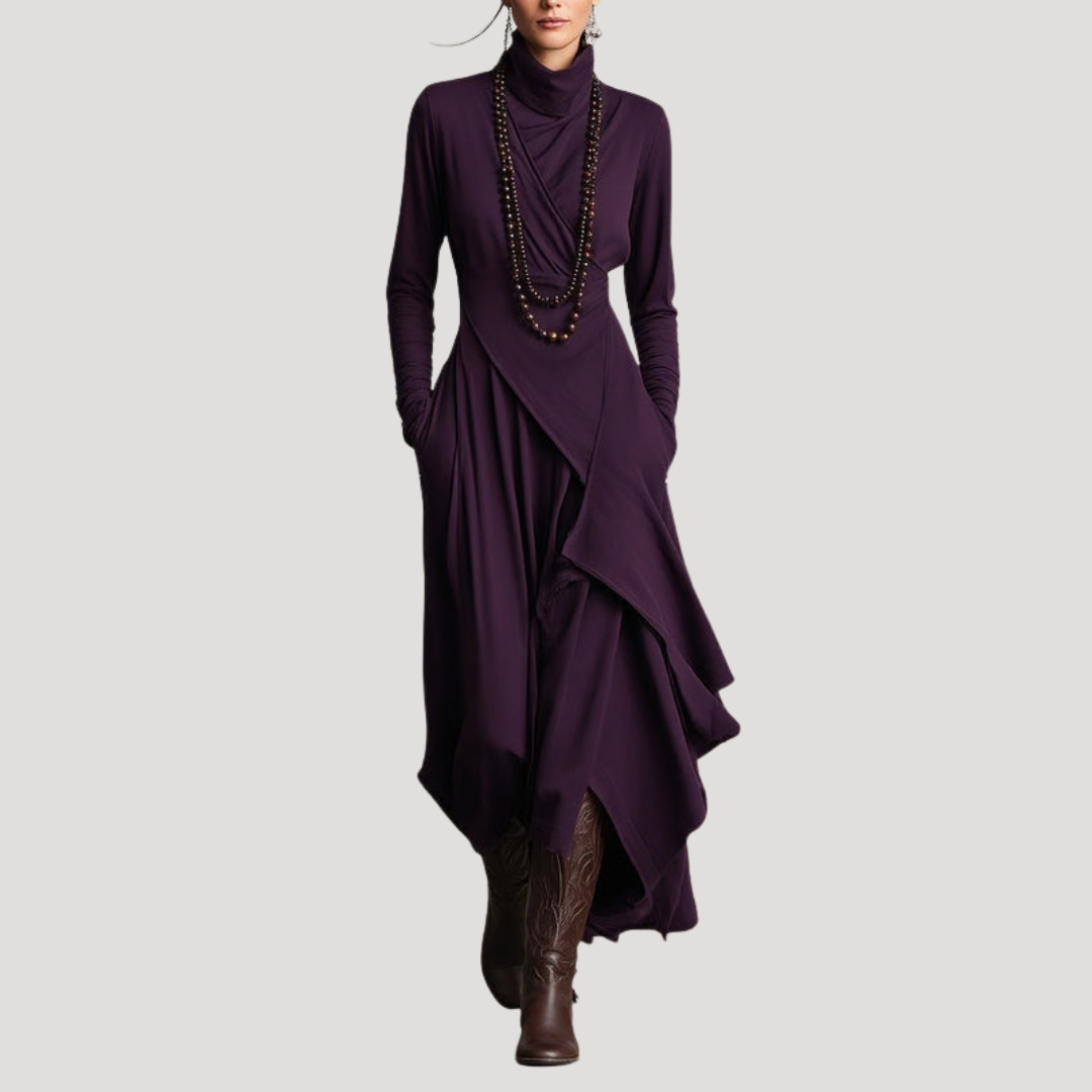 Robe longue fluide verte pour femme avec col drapé. Manches longues élégantes, coupe confortable. Mode chic.