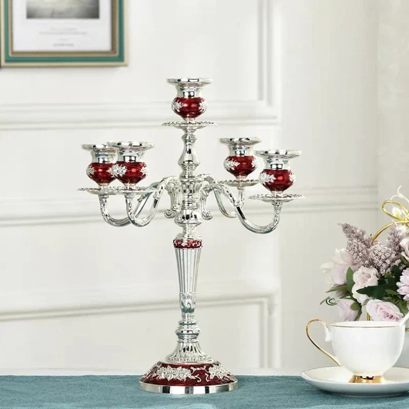 Candelabre 5 bras argenté, accessoire de maison qui met en valeur vos bougies.