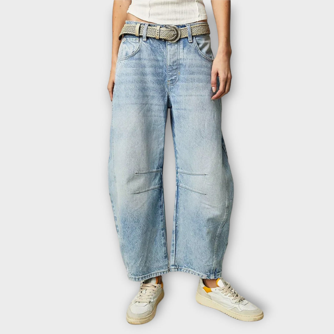 Jean large femme taille haute bleu classique, style décontracté et confortable pour toutes les occasions, mode chic.