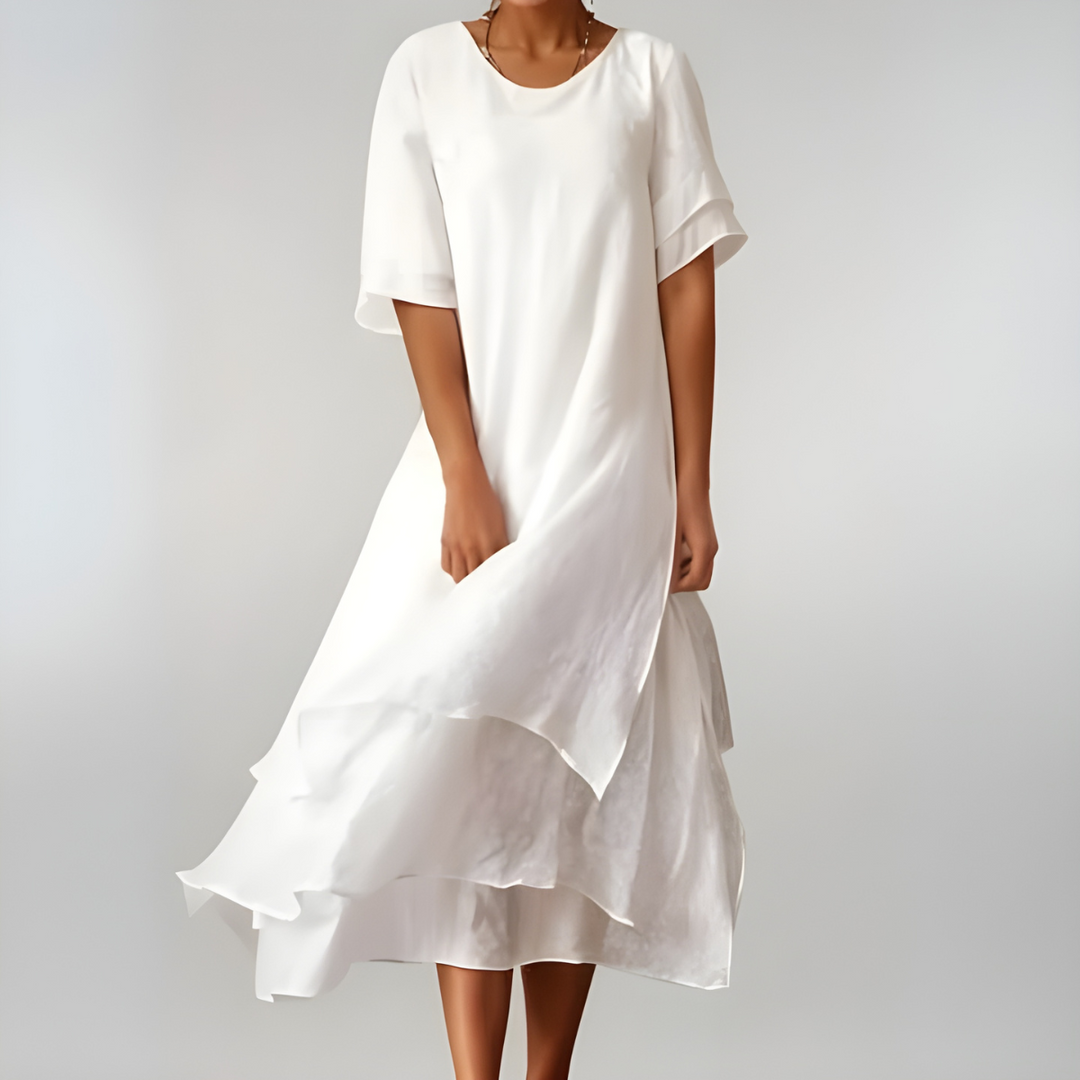 Modèle de robe longue élégante et fluide pour femmes, idéale pour une tenue estivale chic ou décontractée.