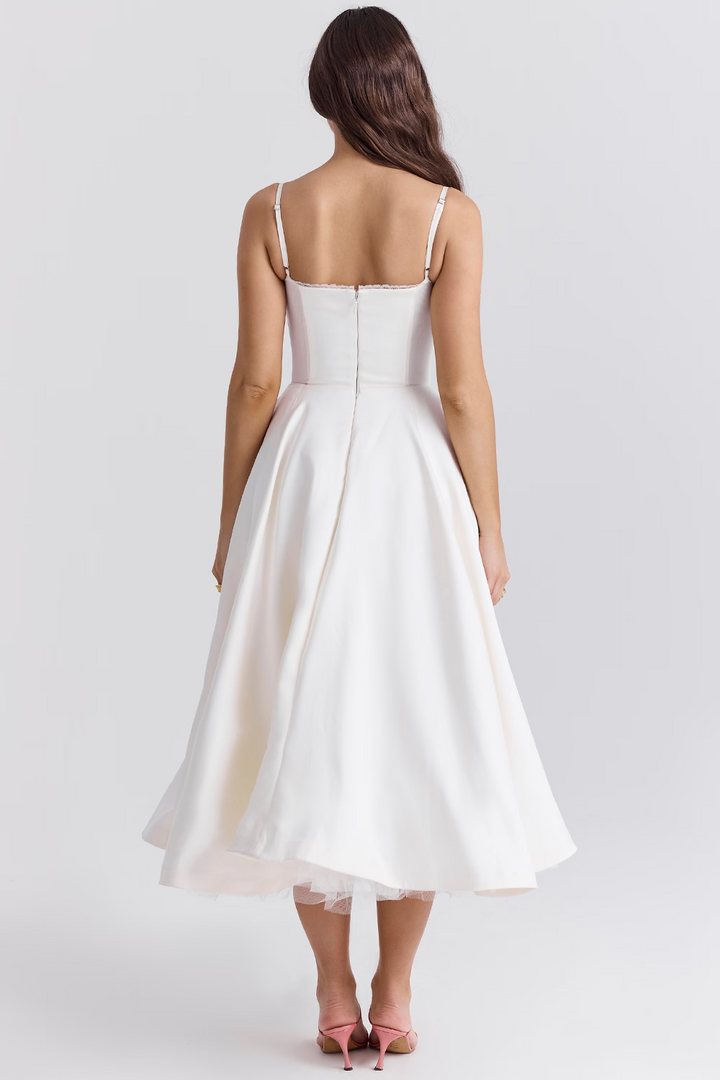 Robe de cérémonie longue Sophia, coupe féminine et élégante, parfaite pour un événement.
