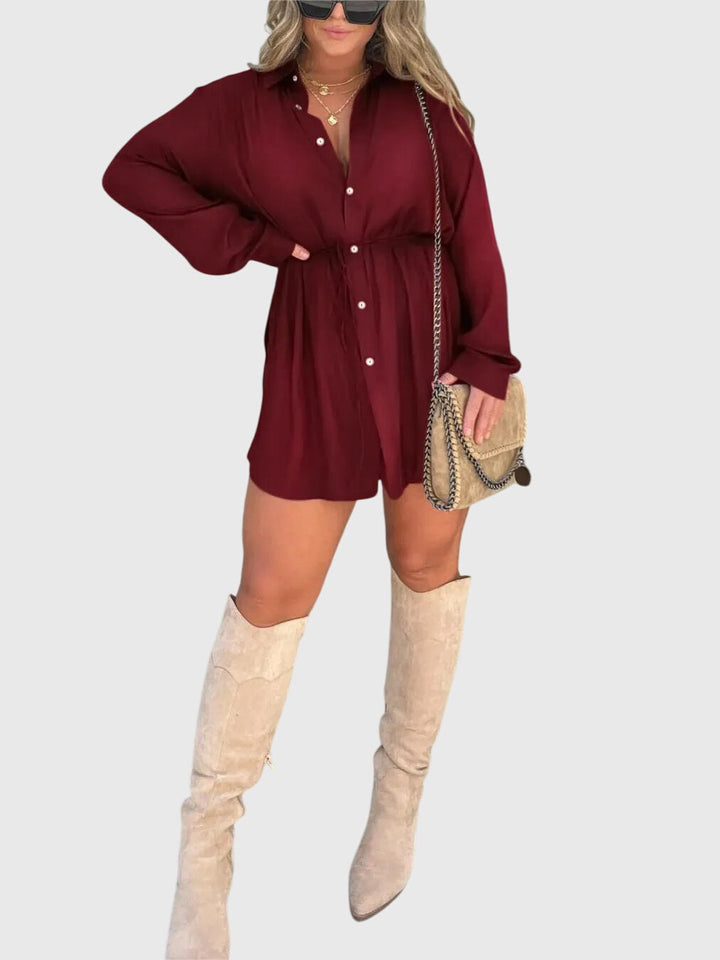 Combinaison-short élégante pour femme, style chic et polyvalent pour l'été et le printemps.