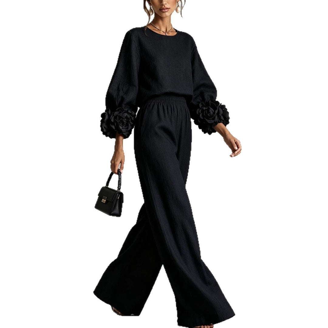 Ensemble femme élégant printemps/été, composé d'un top fleuri coloré et pantalon large confortable. Mode.