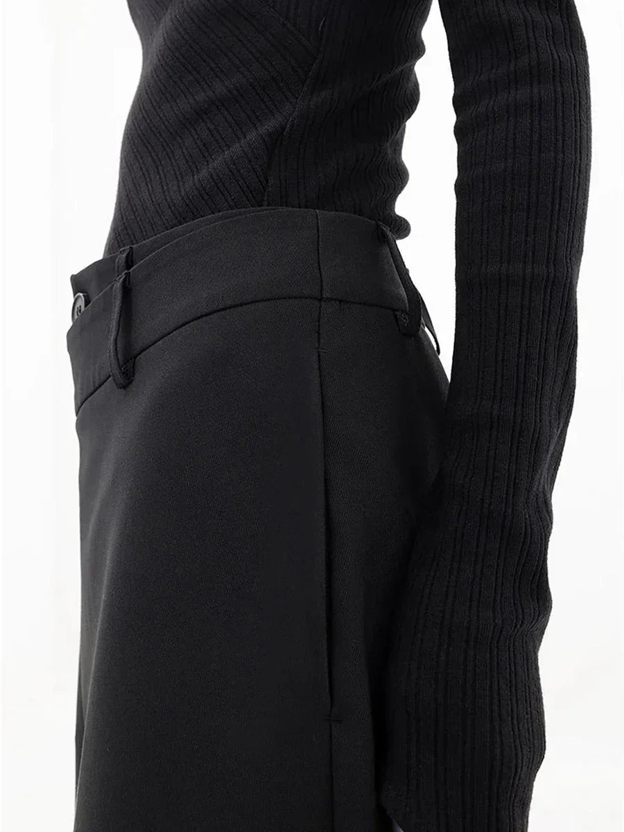 Pantalon ample femme, tissu respirant pour un confort optimal. Idéal pour un look décontracté d'été.