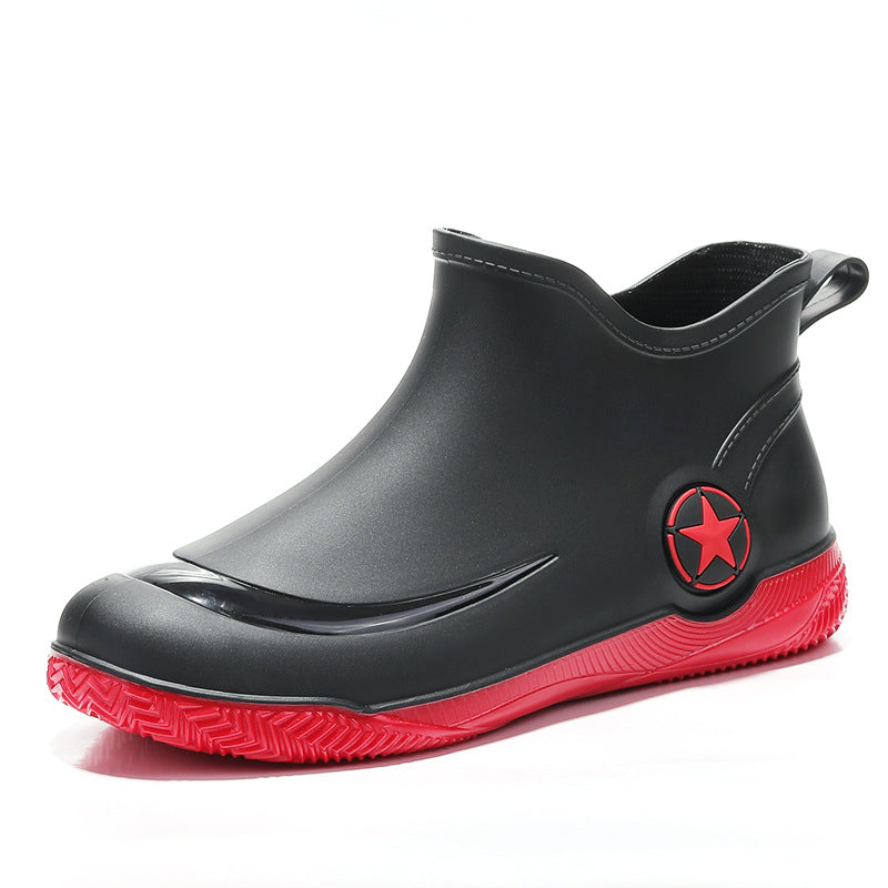 Chaussures sans lacets imperméables pour hommes, bottes de pluie courtes offrant protection et confort quotidien.