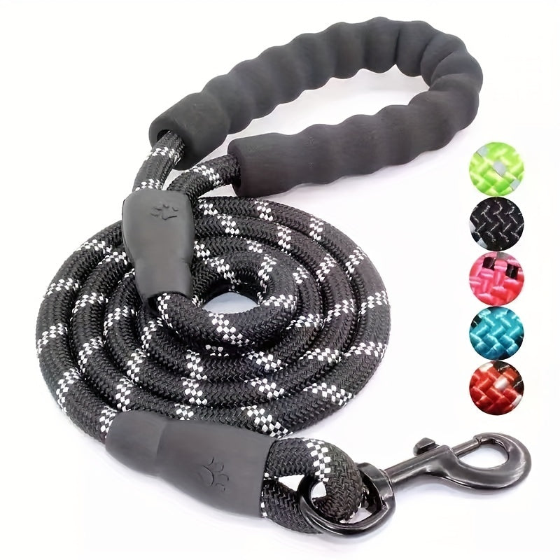 Laisse de chien renforcée en nylon, réfléchissante pour sécurité optimale et contrôle lors des promenades nocturnes.