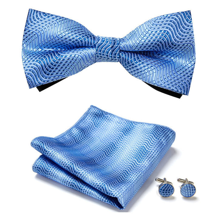 Nœud papillon homme, pochette et boutons de manchette pour une élégance intemporelle.