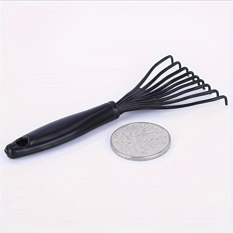 Gardez vos peignes et brosses impeccables avec ce mini outil. Pour une hygiène capillaire et des cheveux propres.