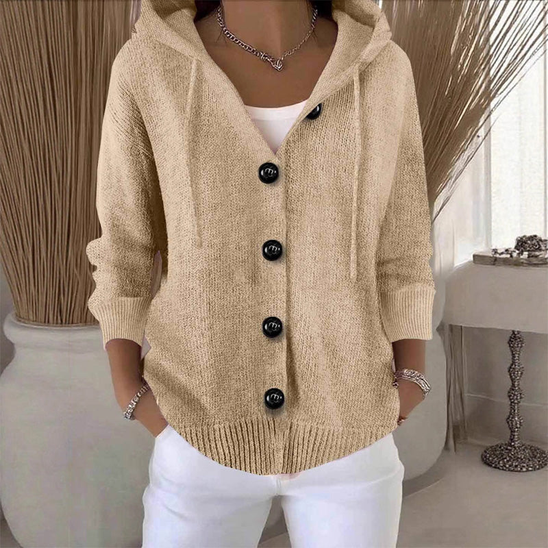 Cardigan ample femme à capuche, matière douce et chaude. Confort décontracté parfait pour superposition élégante.