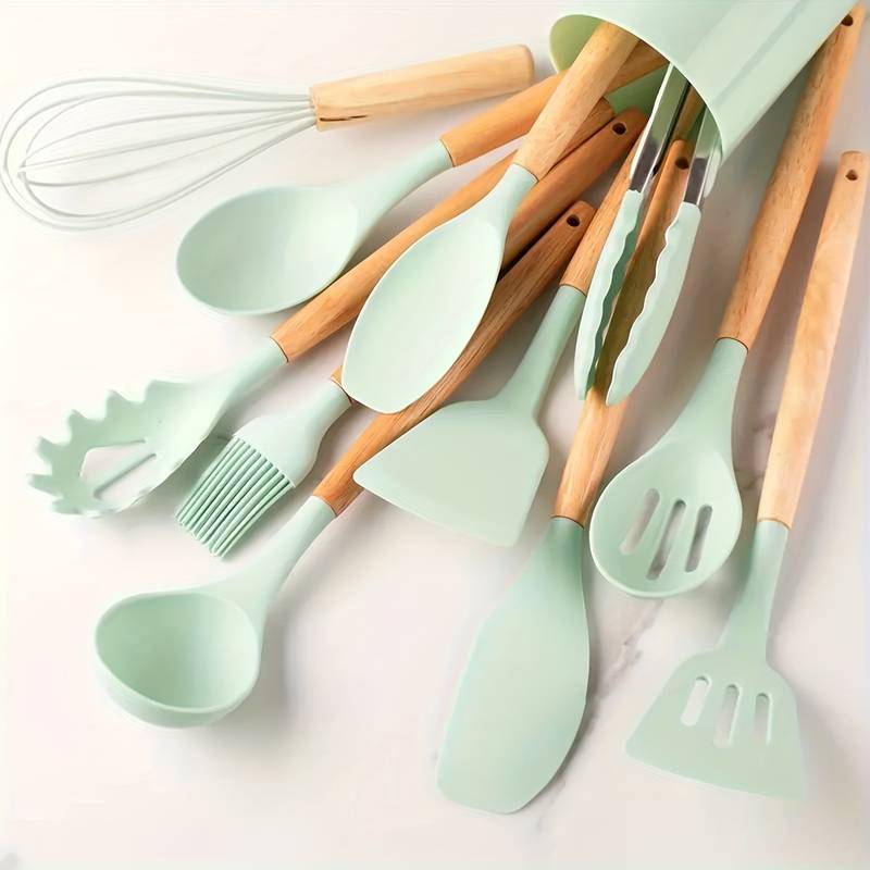 Set complet d'ustensiles de cuisine en silicone pour une maison moderne. Idéal cadeau.